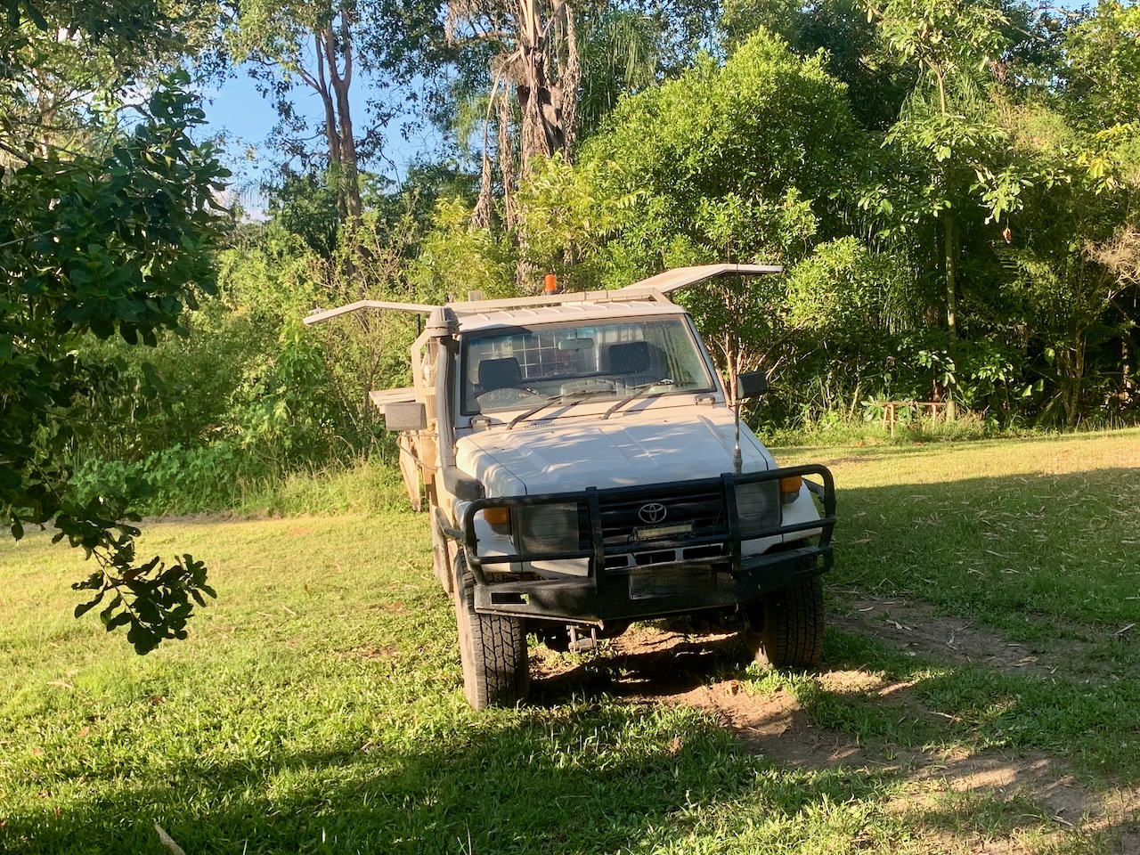 Cut snake diesel service vehicle